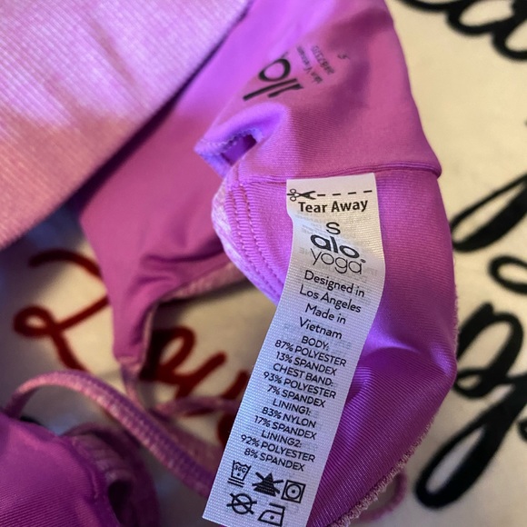 Alo Yoga Crop Top - Picture 3 of 3